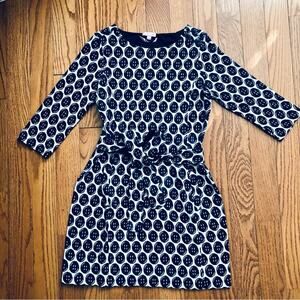 Lilly Pulitzer Knit Navy and White Geometric Pattern Sheath Dress Women’s Size M